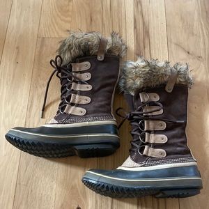 WOMEN'S JOAN OF ARCTIC™ BOOT size 8 Brown suede
